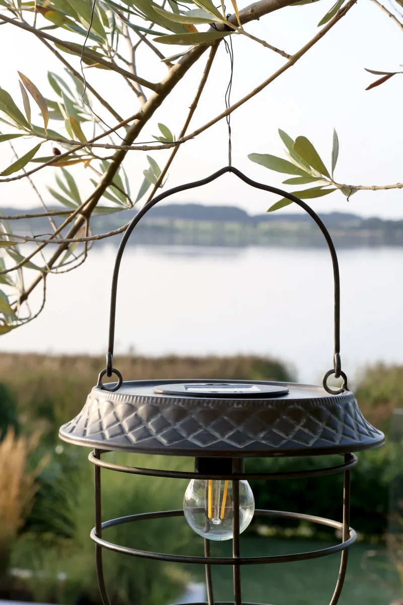 Chic Antique - Solcellelanterne til ophæng LED pære H26/Ø20 cm antique zink - Billede 4