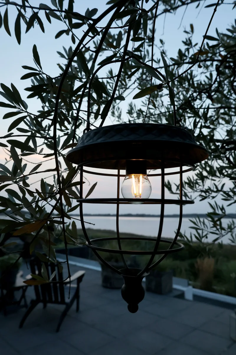 Chic Antique - Solcellelanterne til ophæng LED pære H26/Ø20 cm antique zink - Billede 3