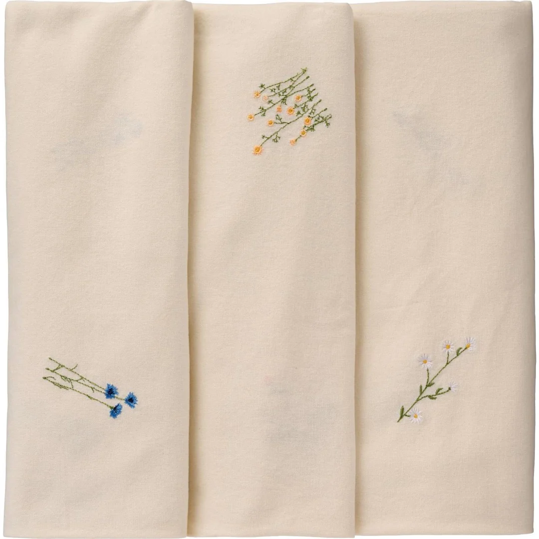 Ib Laursen - Dug Flora kvadratisk m/margueritter, kornblomster og smørblomster butter cream 150 x 150 cm - Billede 2