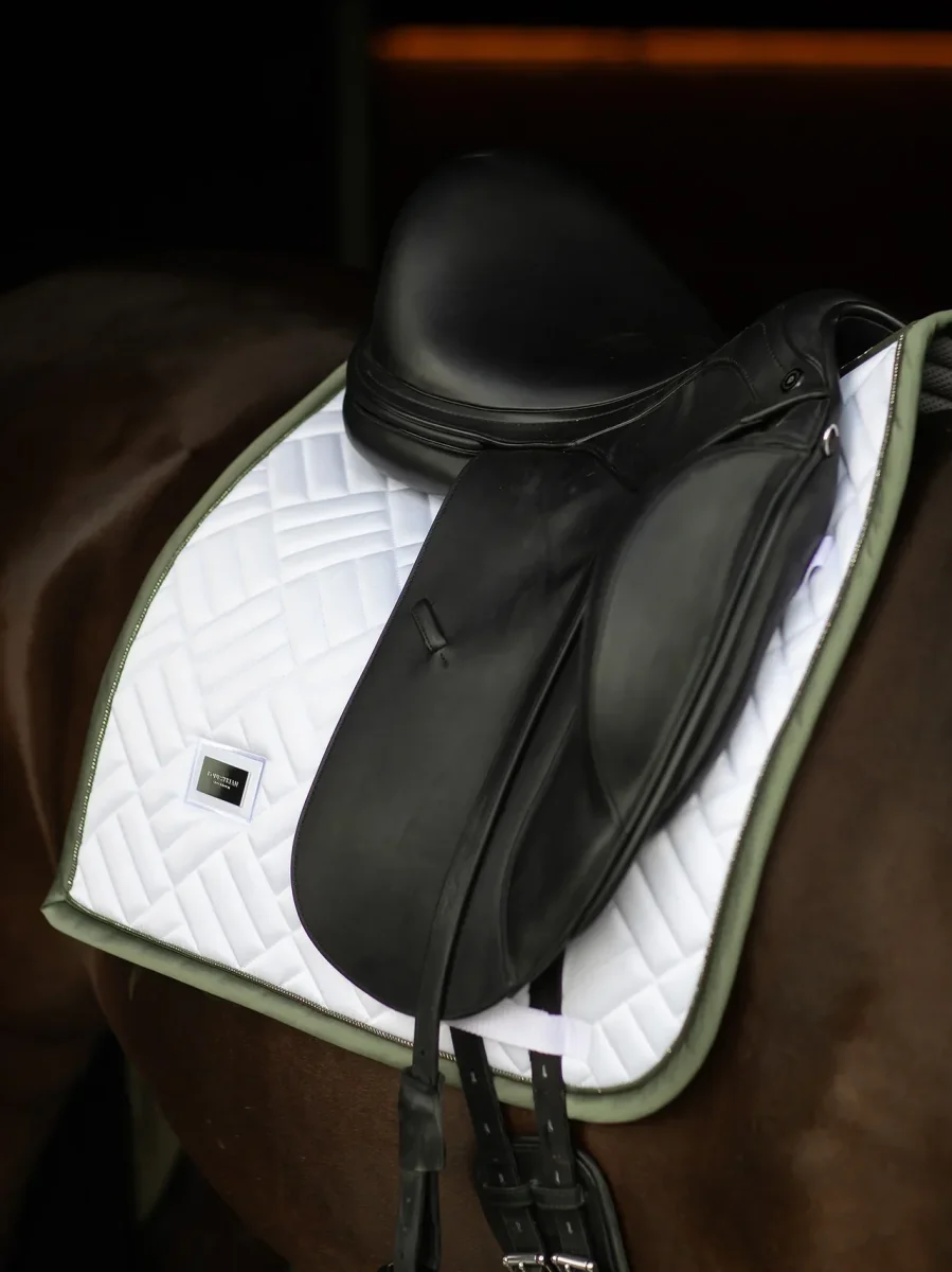 Equestrian Stockholm Dressur Underlag - Modern White Striking Valley - Billede 4